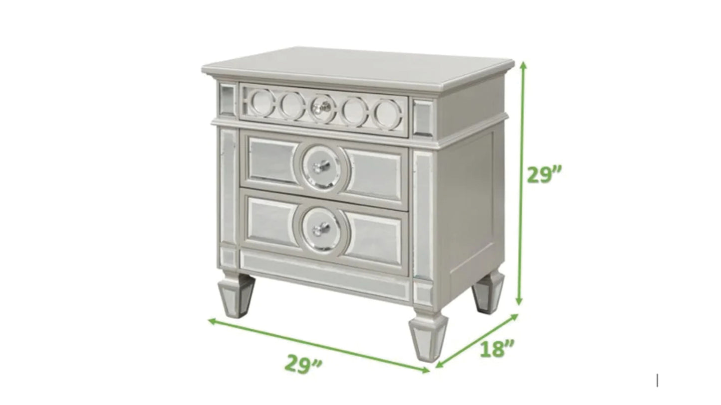 Juego de dormitorio de 4 piezas con tapizado estilo moderno con espejo frontal tamaño queen elaborado con madera en color plateado