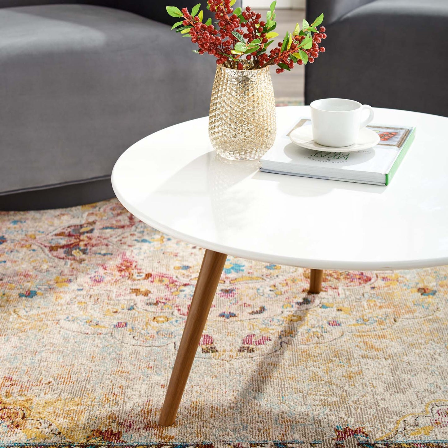 Table basse ronde Lippa de 71 cm avec plateau en bois et base trépied