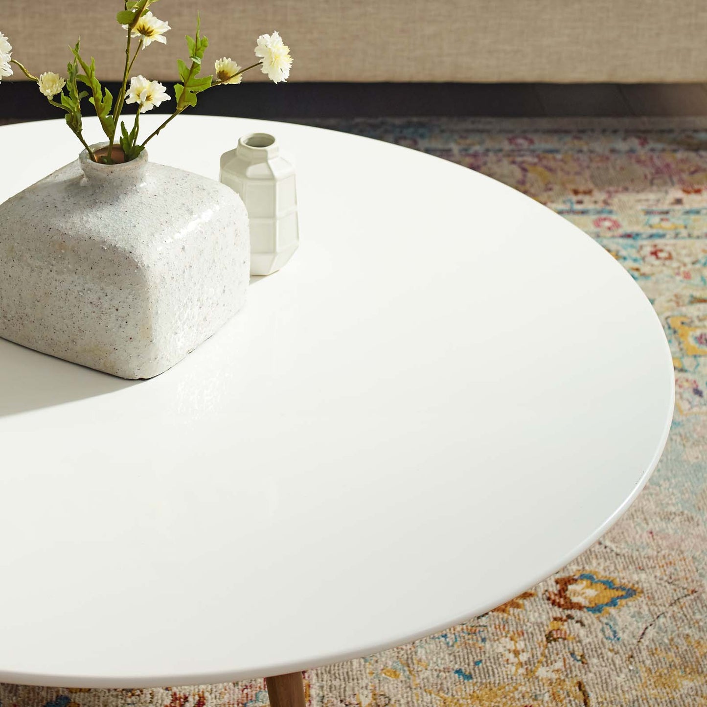 Table basse ronde Lippa de 91 cm avec plateau en bois et base trépied