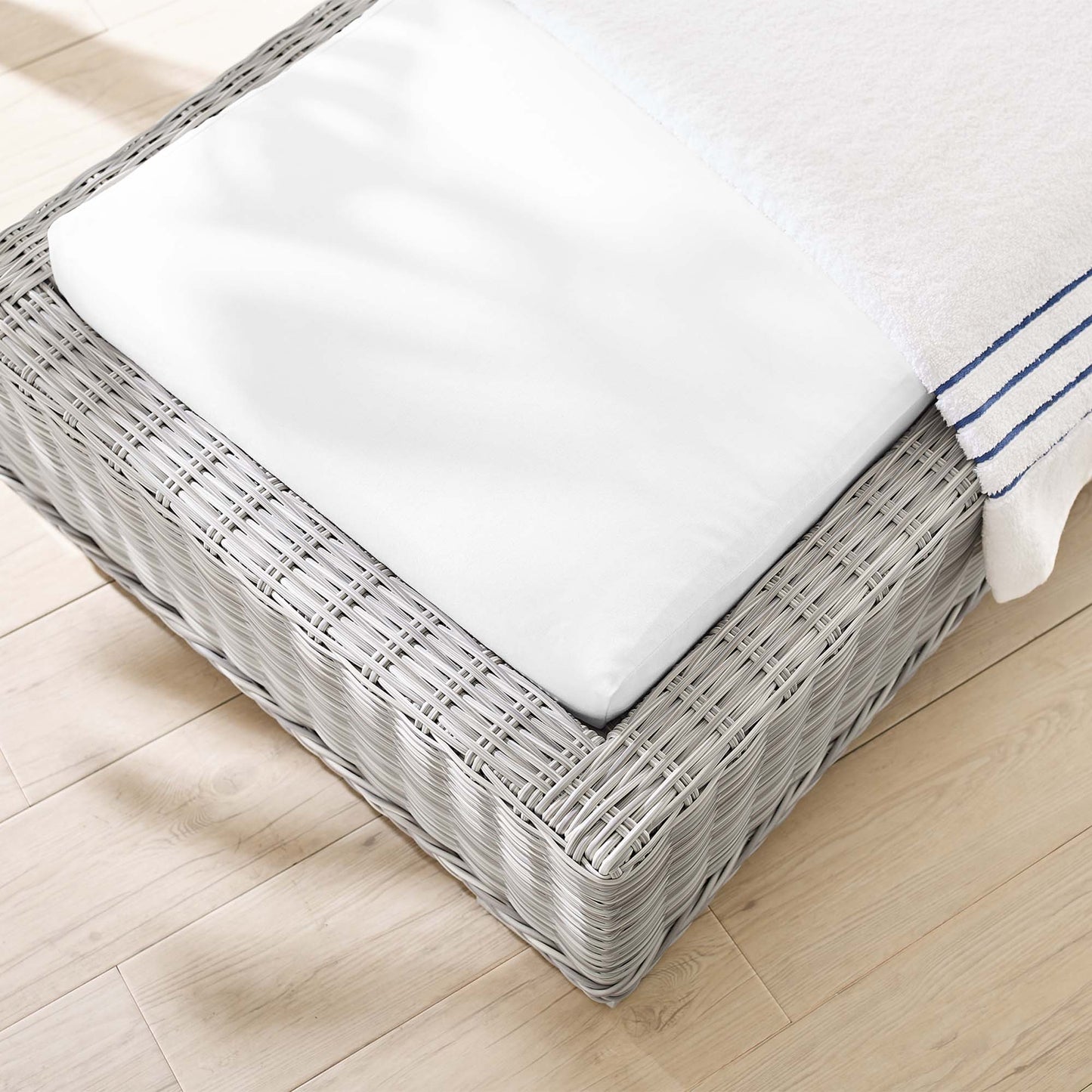 Chaise longue d'extérieur en rotin et osier Conway Sunbrella®