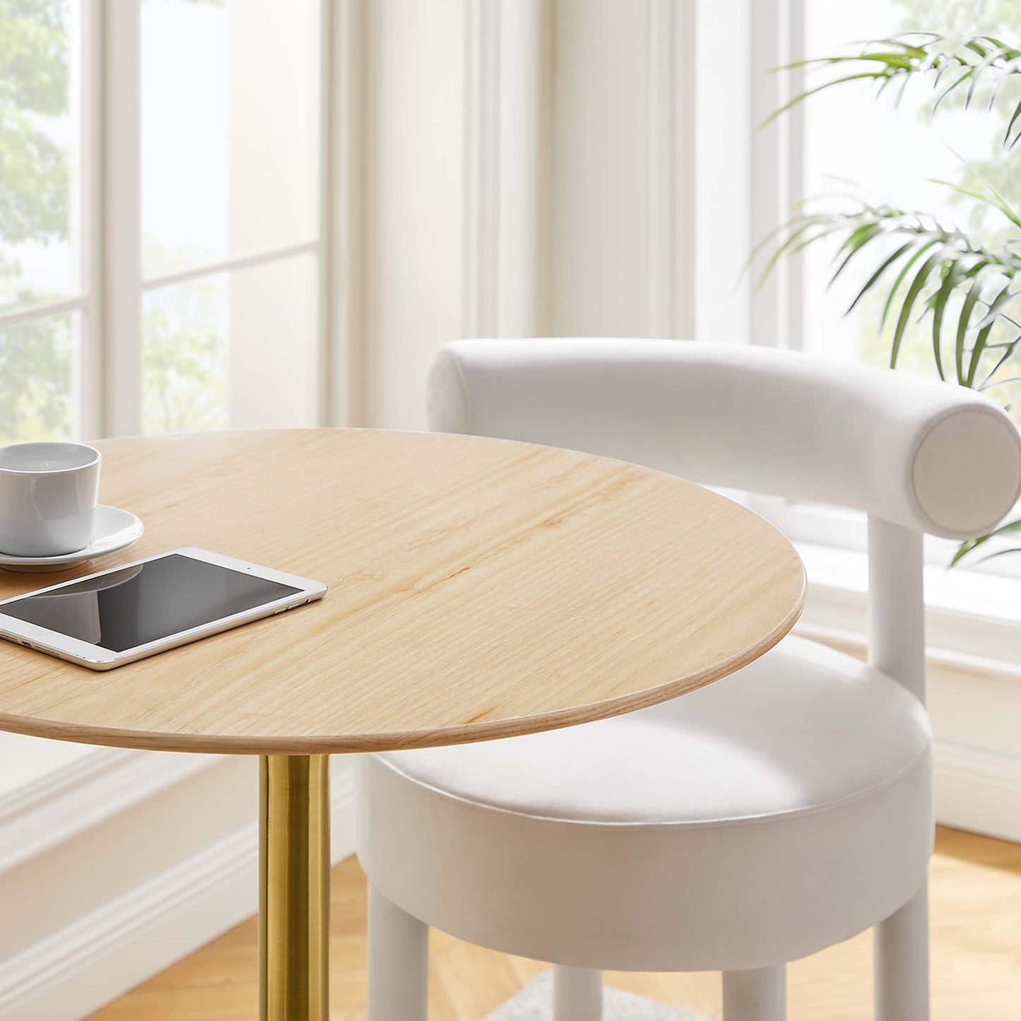 Lippa 28" Round Natural Wood Grain Bar Table