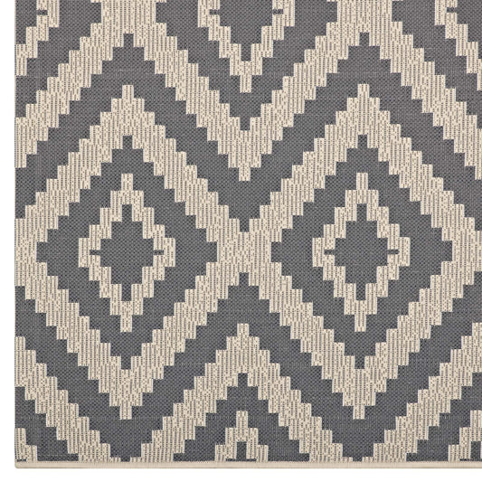 Jagged Geometric Diamond Trellis Indoor and Outdoor 8x10 Area Rug