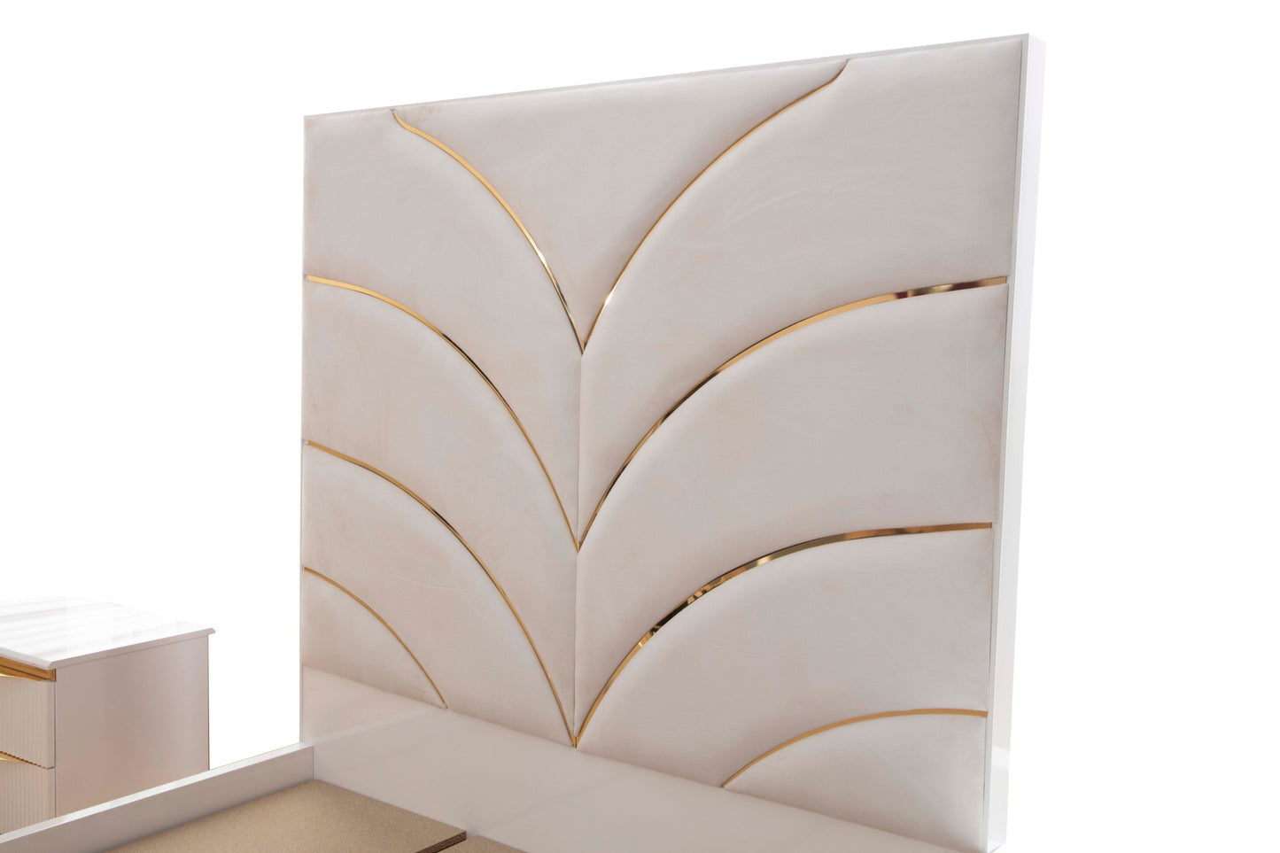 Gold Detailed Upholstery Queen 5-N Pc made with Wood in White