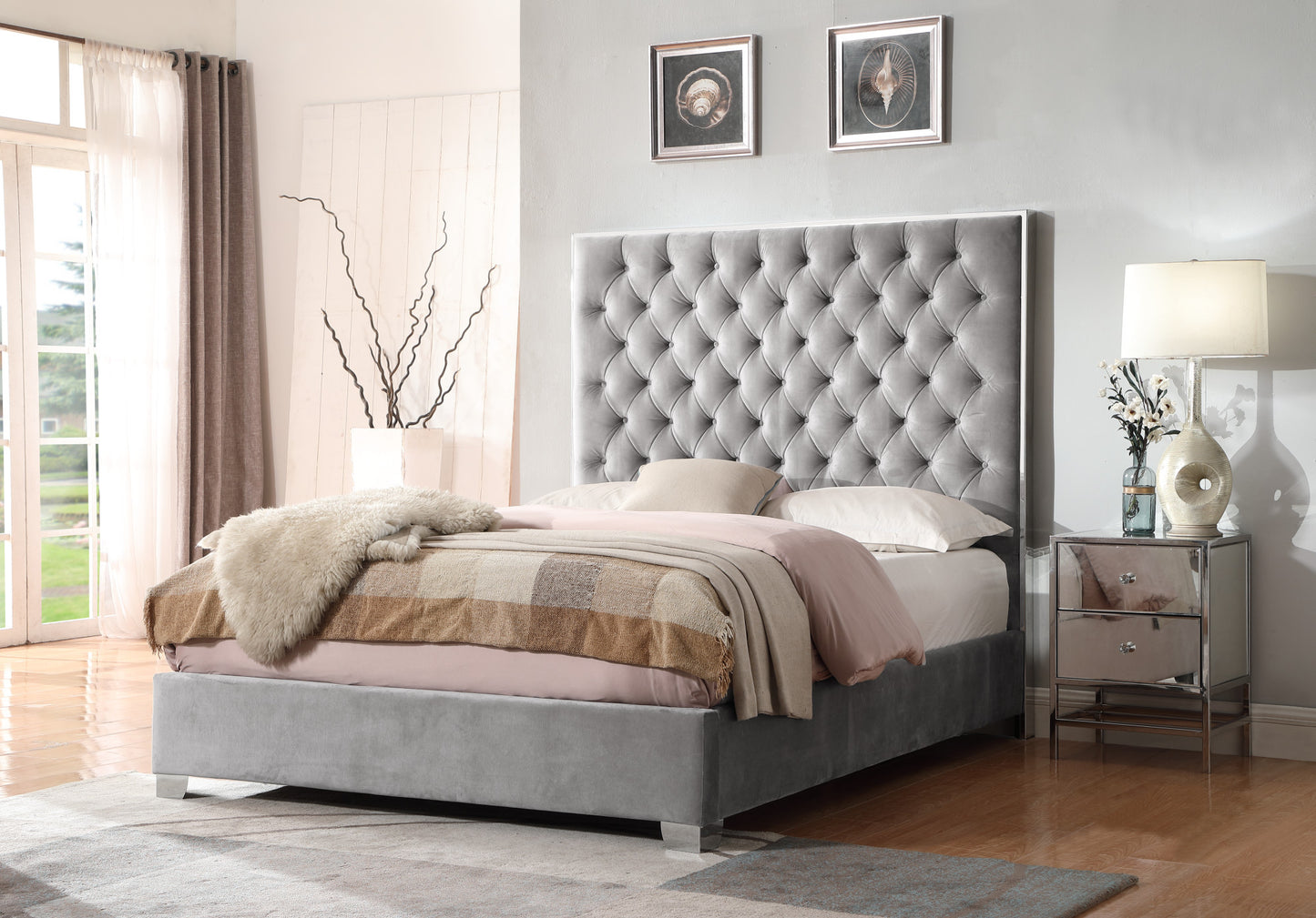 Wallace & Bay Artet Gray Queen Upholstered Bed