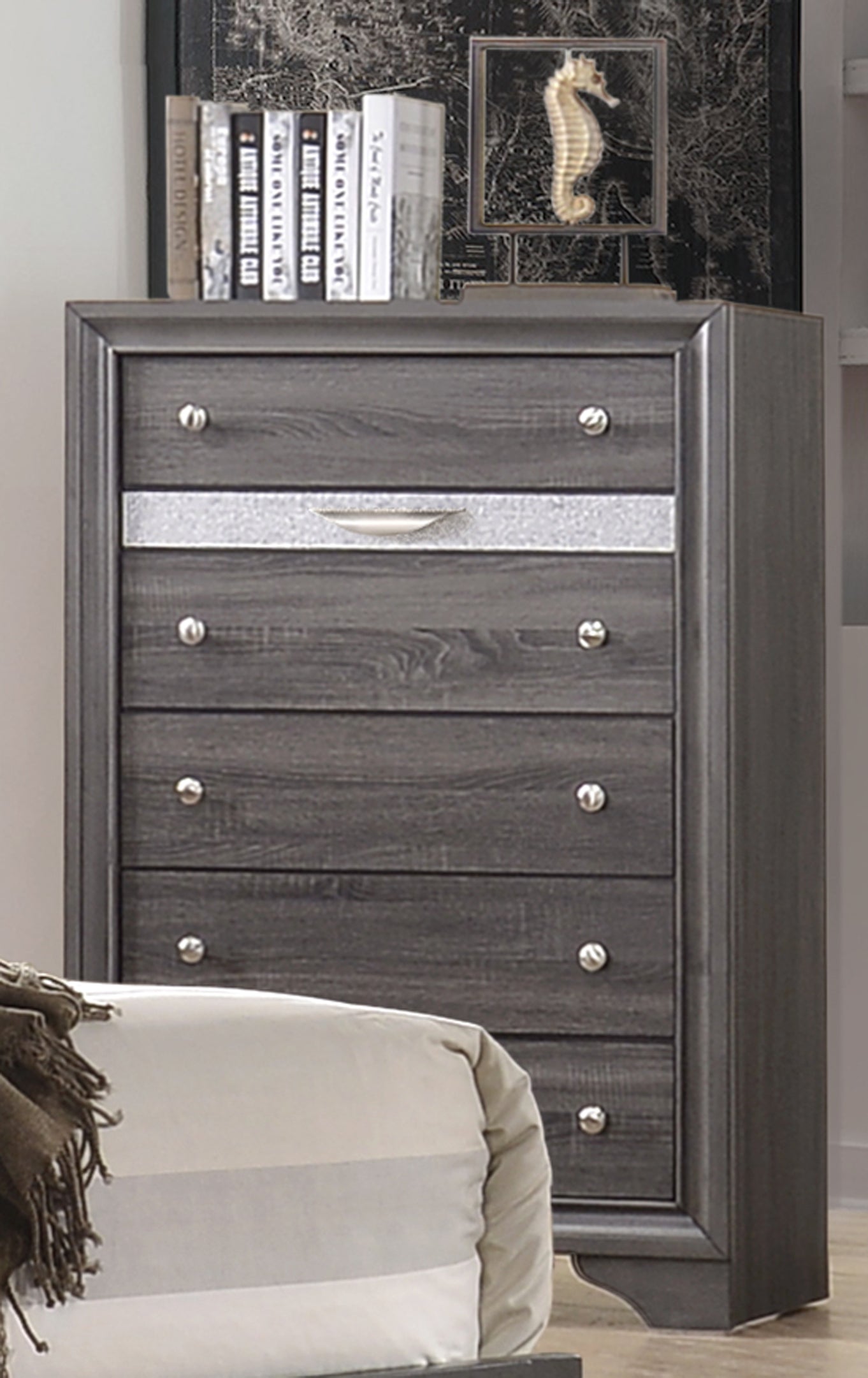 Traditional Queen 5 PC Stoage Bedroom Set in Gray made with Wood