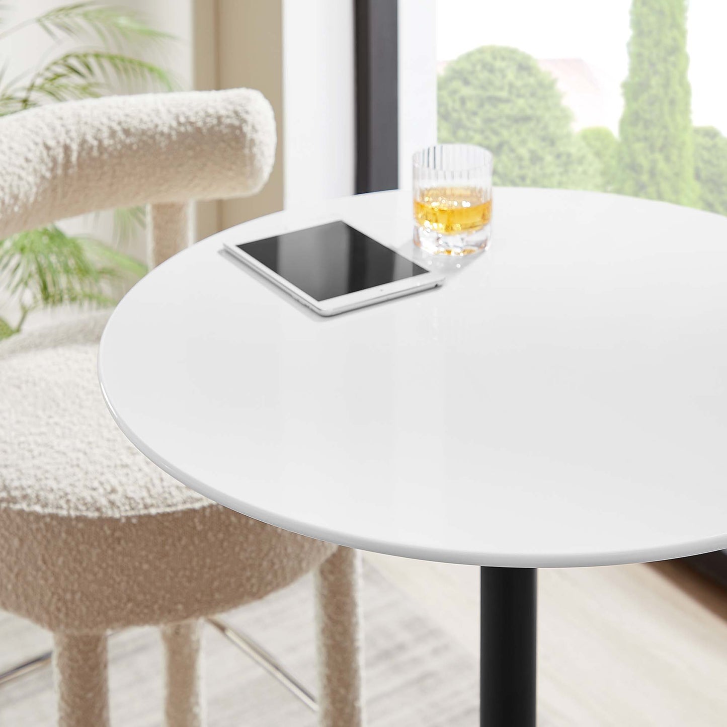 Lippa 28" Round Bar Table