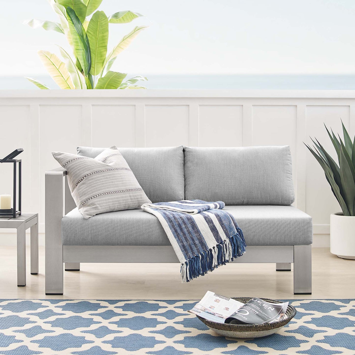 Loveseat para patio exterior con brazo izquierdo de aluminio y tela Sunbrella® de Shore de Modway