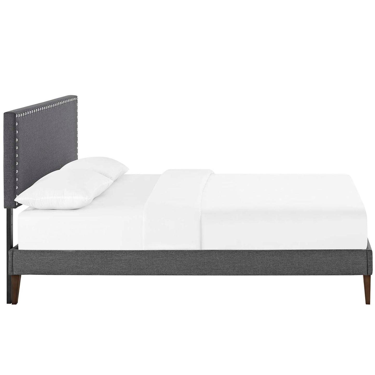 Cama Queen con plataforma de tela Macie y patas cónicas cuadradas de Modway