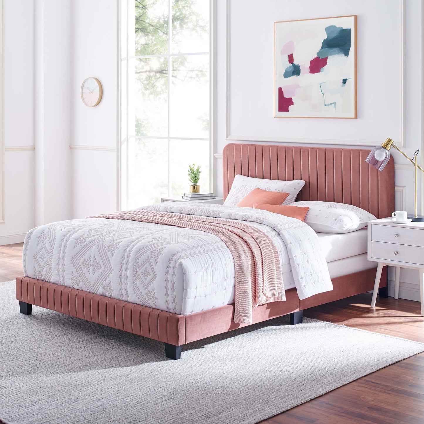 Cama tamaño queen con mechones de terciopelo de alto rendimiento Celine Channel de Modway