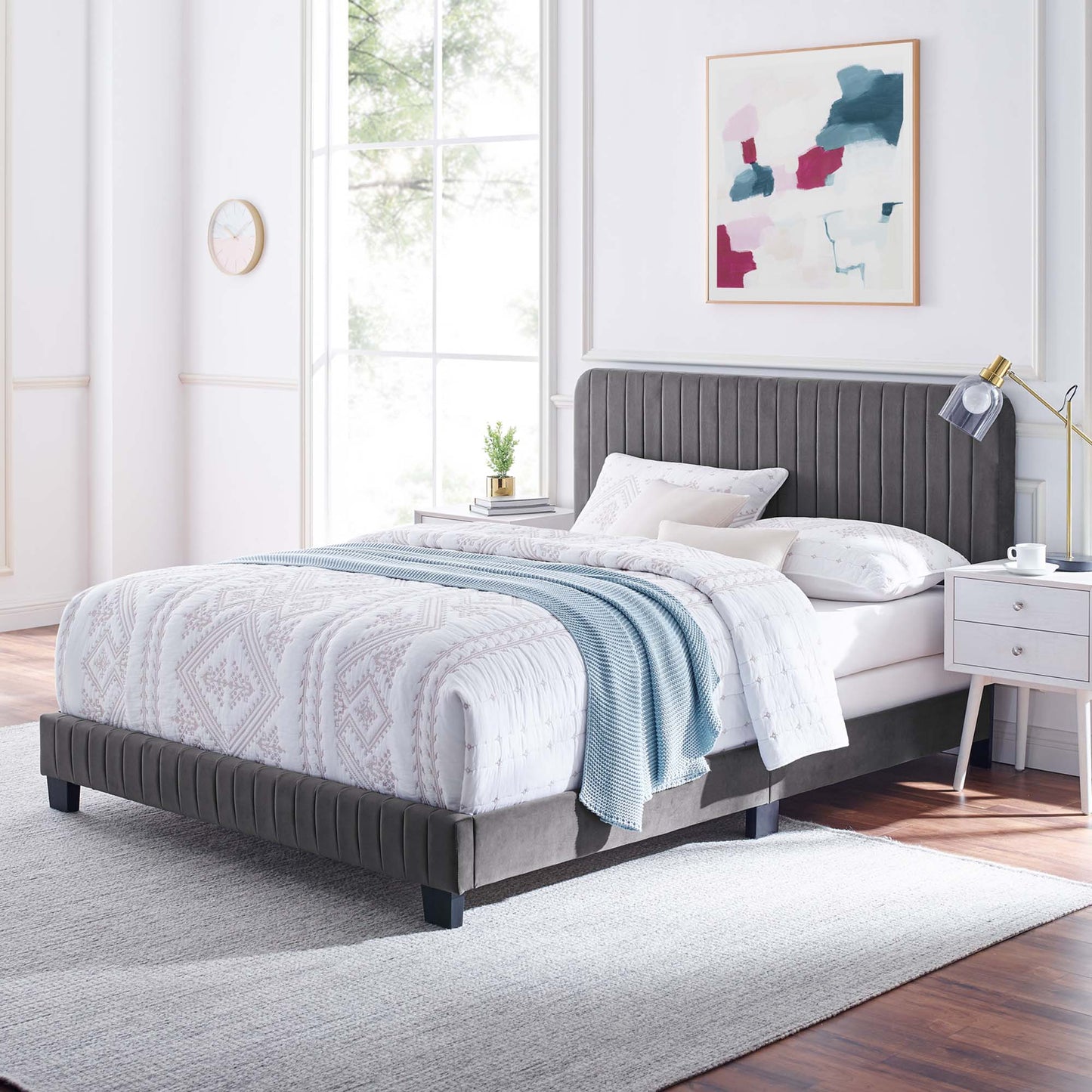 Cama tamaño queen con mechones de terciopelo de alto rendimiento Celine Channel de Modway