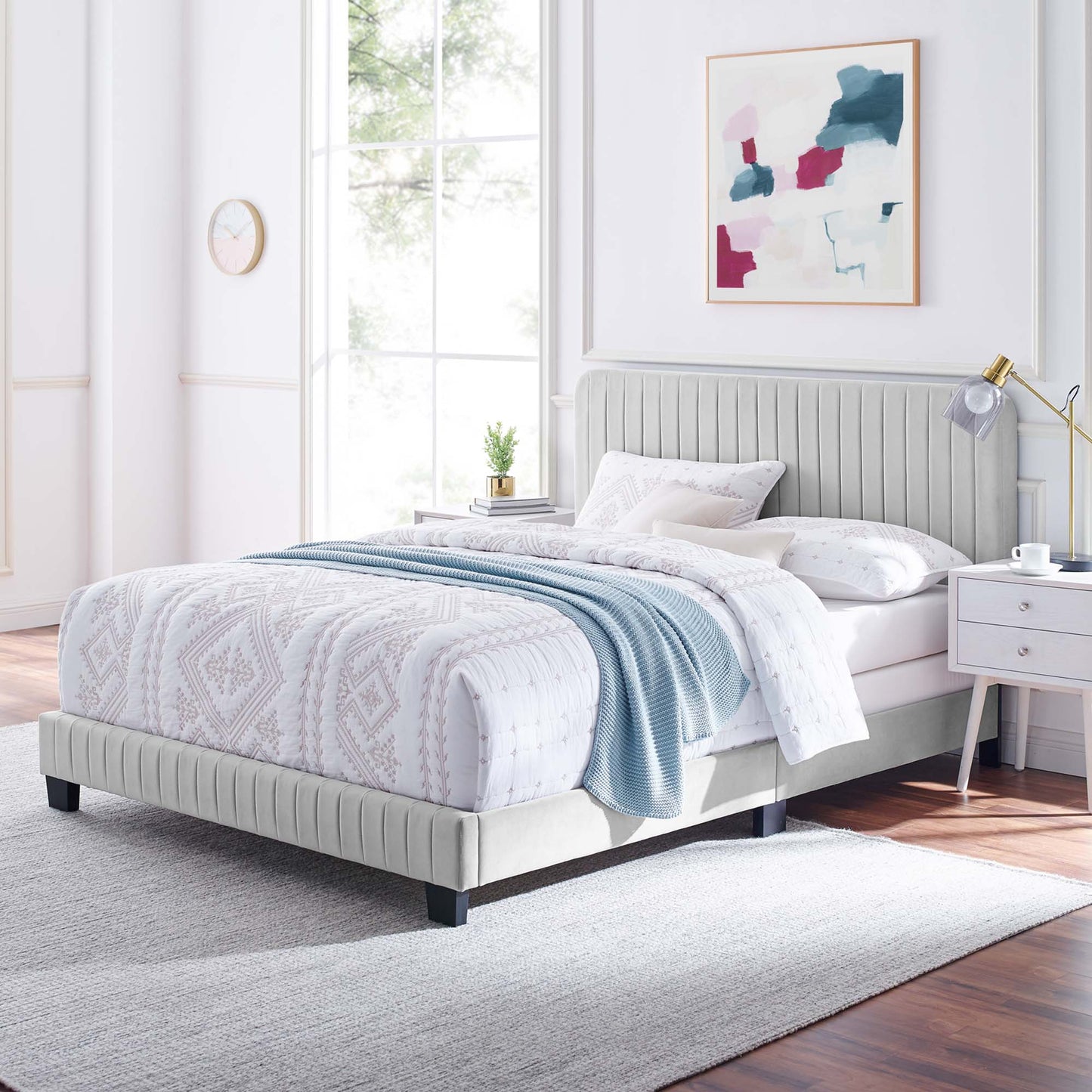 Cama tamaño queen con mechones de terciopelo de alto rendimiento Celine Channel de Modway