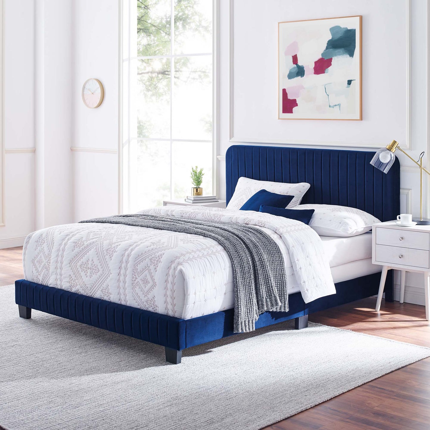 Cama tamaño queen con mechones de terciopelo de alto rendimiento Celine Channel de Modway