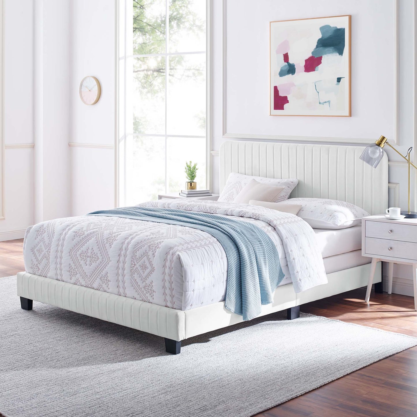 Cama tamaño queen con mechones de terciopelo de alto rendimiento Celine Channel de Modway