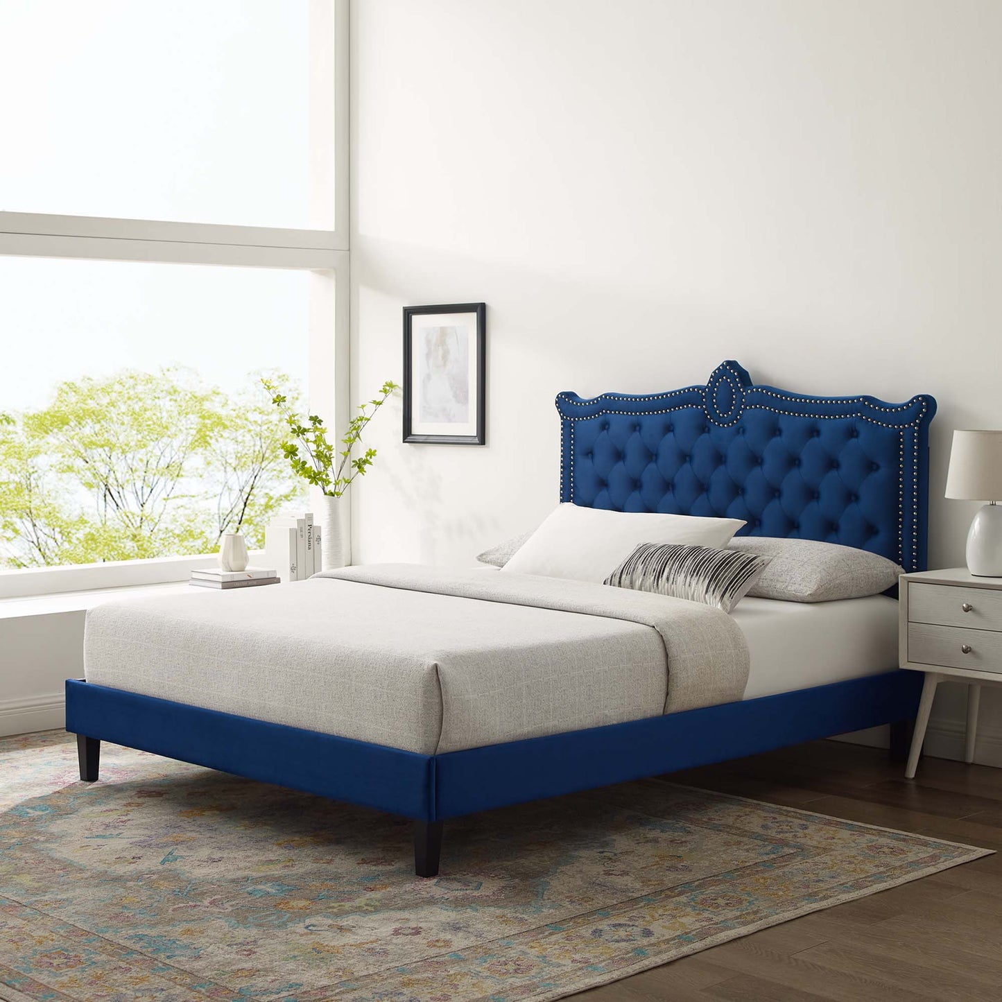 Cama Queen con plataforma de terciopelo Clara Performance de Modway