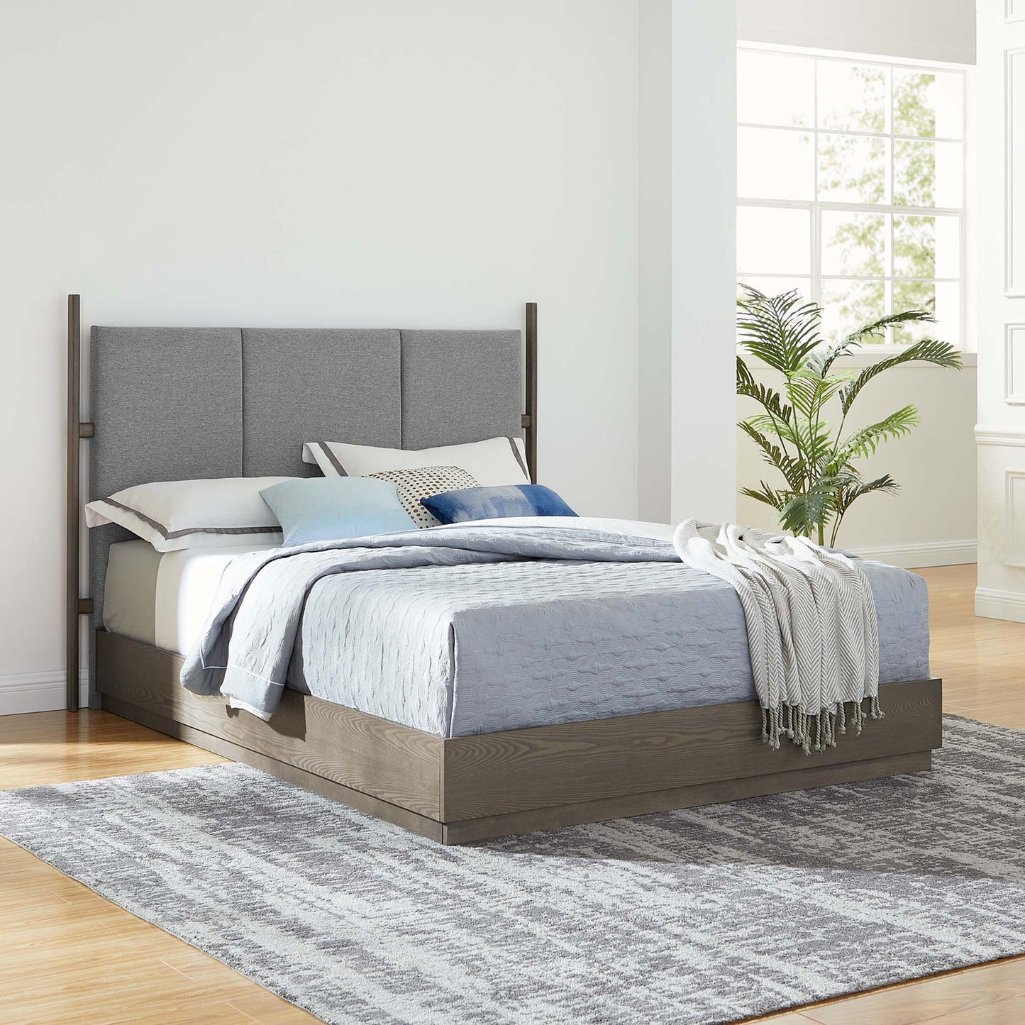 Merritt Upholstered Queen Platform Bed