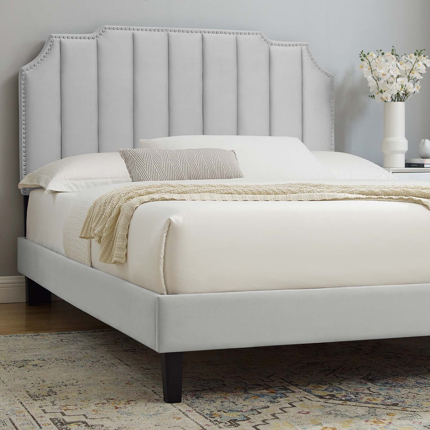 Cama King con plataforma de terciopelo Colette Performance de Modway