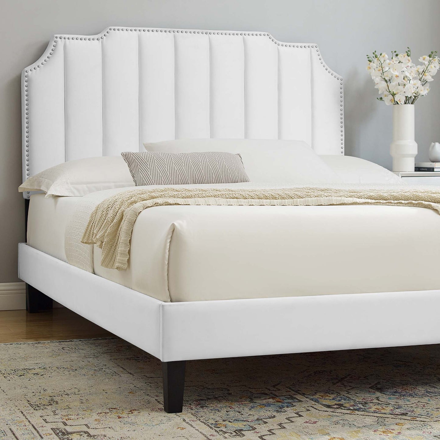 Cama King con plataforma de terciopelo Colette Performance de Modway