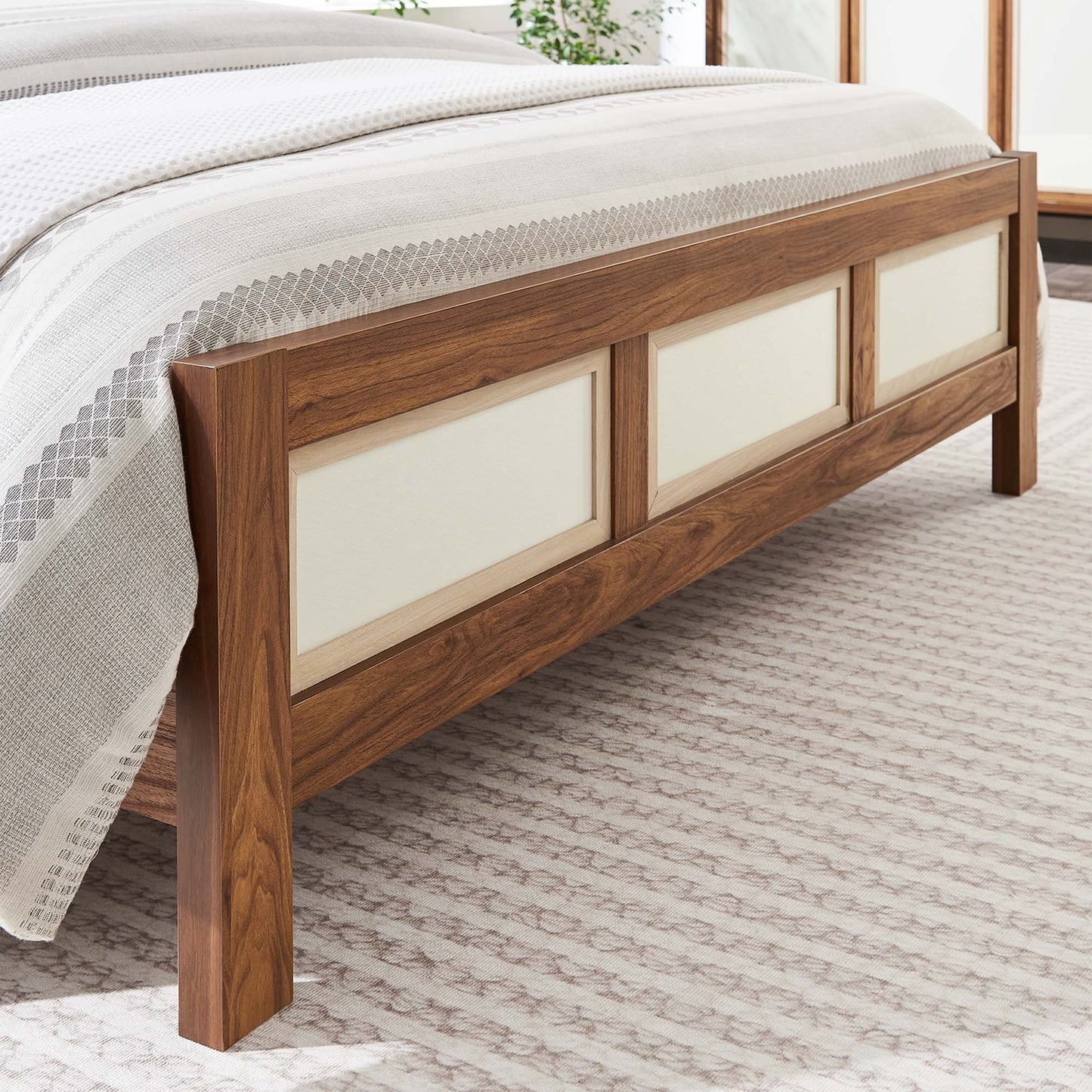 Capri Wood Grain Queen Platform Bed