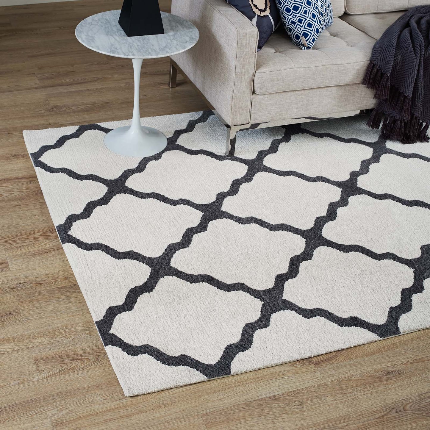 Tapis marocain en treillis Marja 5x8 par Modway