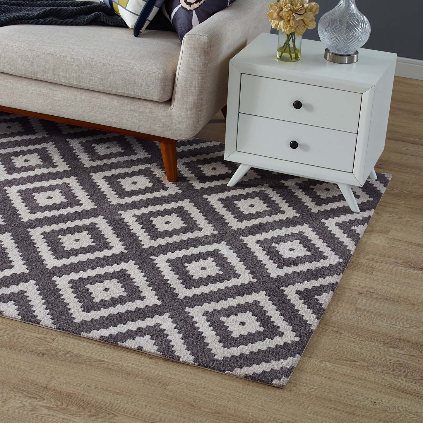 Alika Abstract Diamond Trellis 5x8 Area Rug