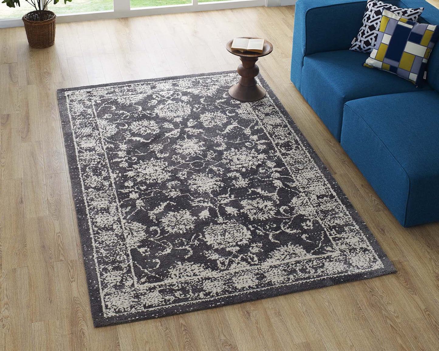 Tapis à motif floral vieilli Kazia 5x8 par Modway