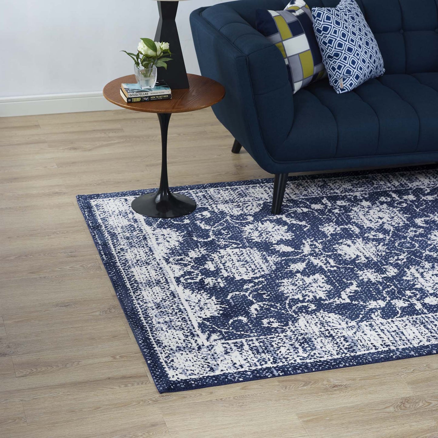 Tapis à motif floral vieilli Kazia 5x8 par Modway