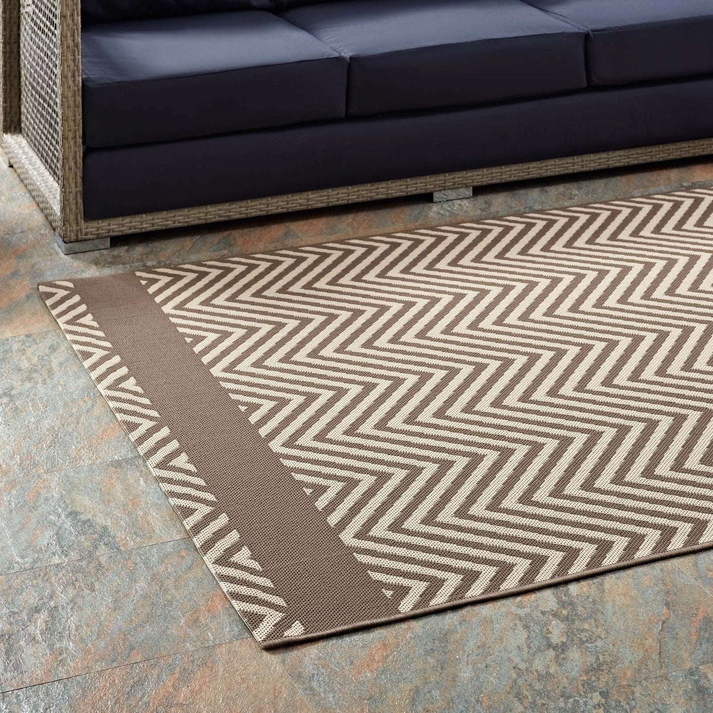 Tapis d'intérieur et d'extérieur Optica Chevron avec bordures d'extrémité 5x8 par Modway