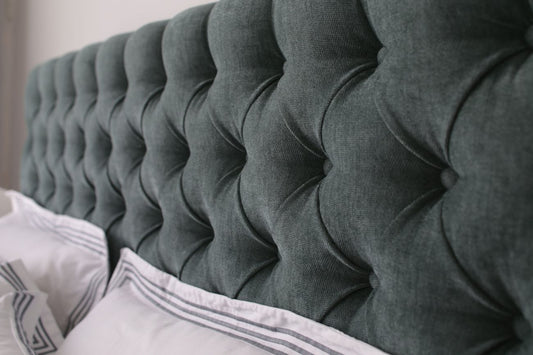 סקאַרלעט קאָנטינענטאַל בעט