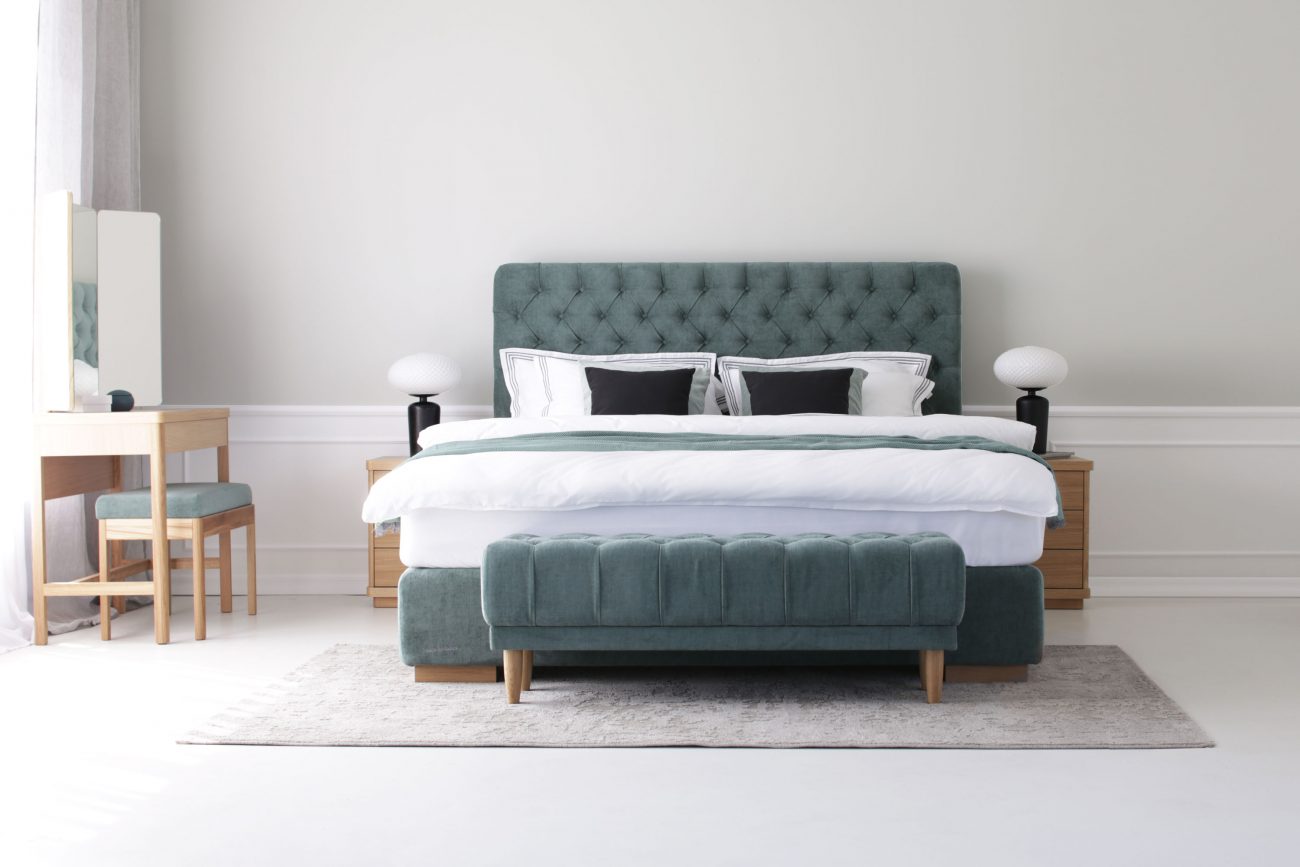 סקאַרלעט קאָנטינענטאַל בעט