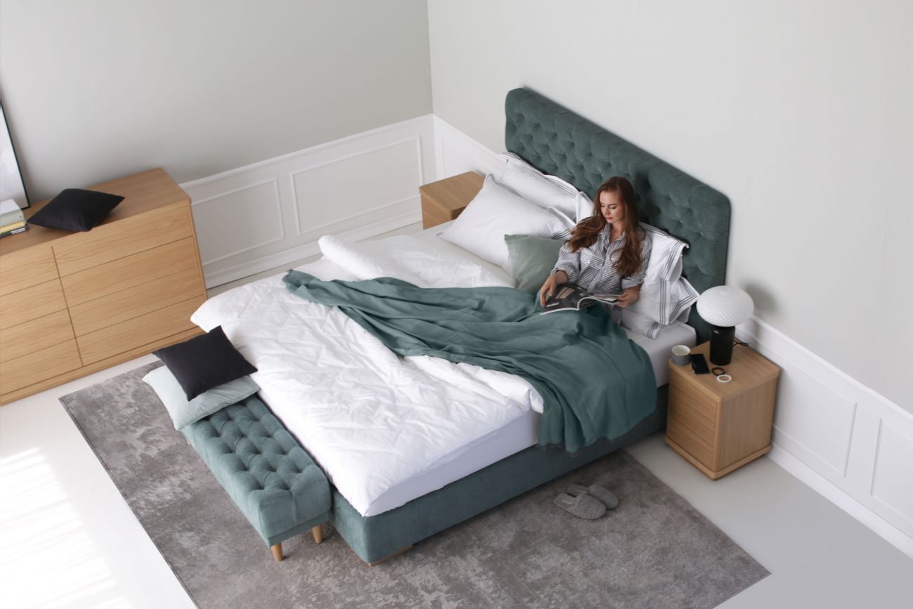 סקאַרלעט קאָנטינענטאַל בעט