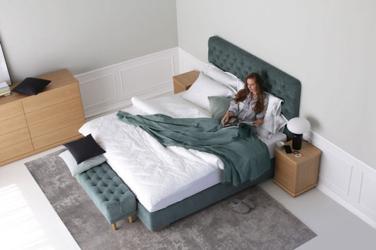 סקאַרלעט קאָנטינענטאַל בעט