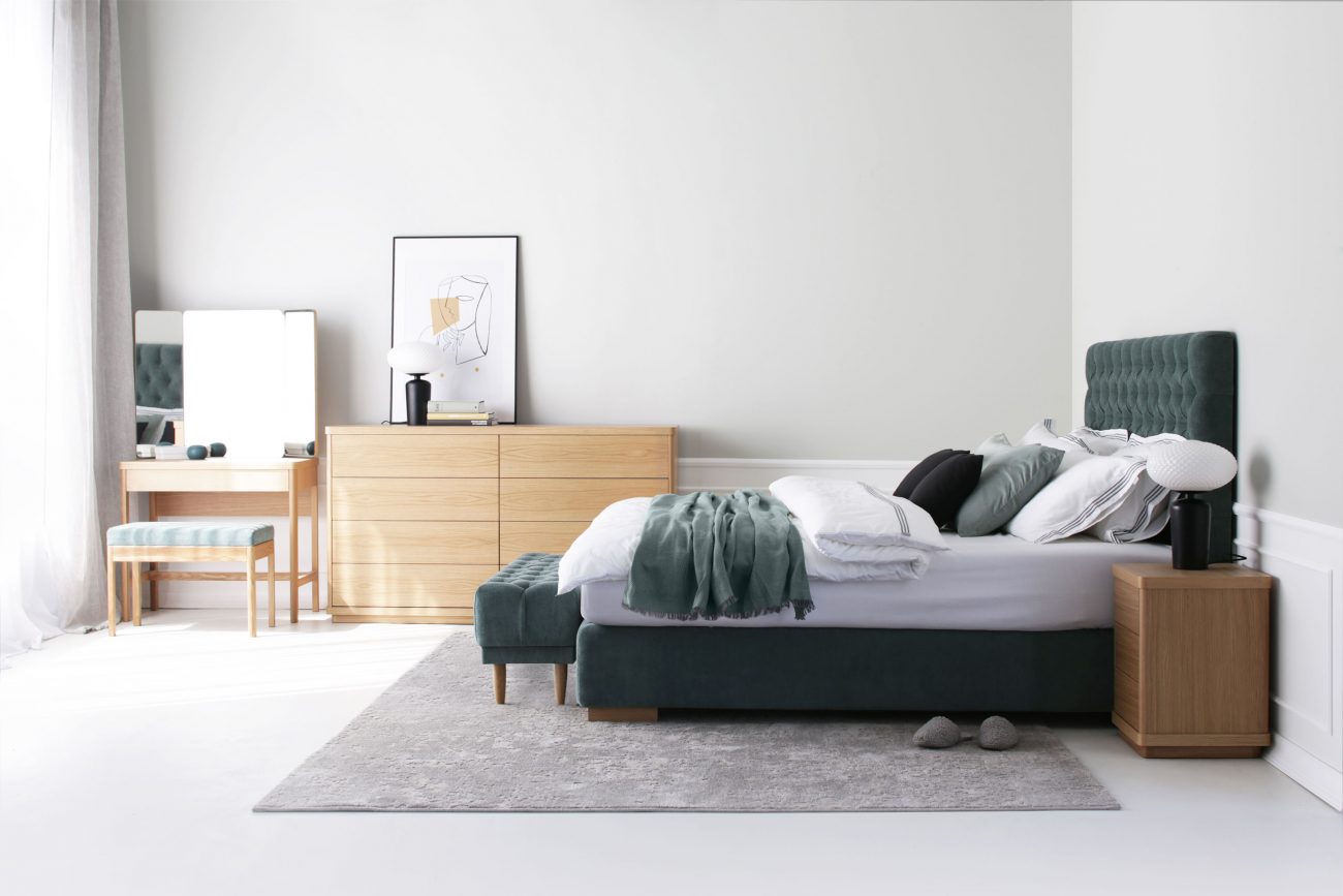 סקאַרלעט קאָנטינענטאַל בעט